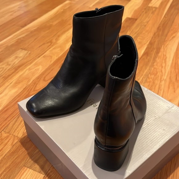 Women’s black leather booties - Picture 5 of 11